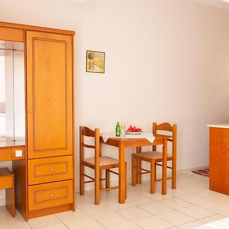 Houmis Apts & Studios Агиос Георгиос Пагон Екстериор снимка