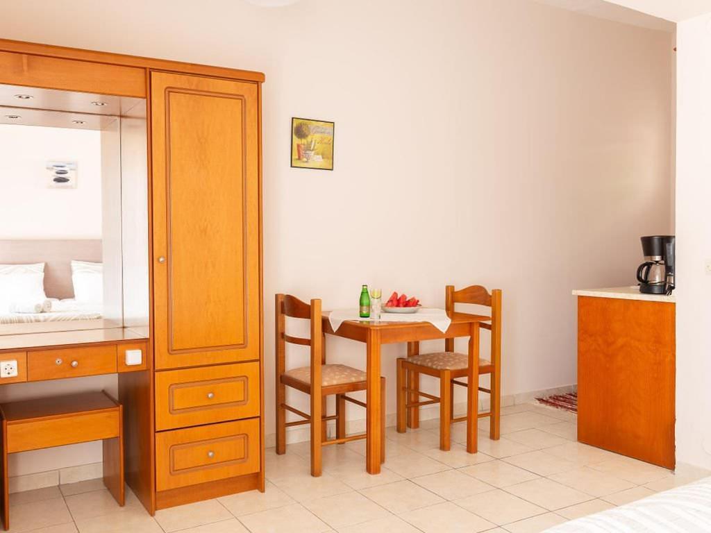 Houmis Apts & Studios Агиос Георгиос Пагон Екстериор снимка